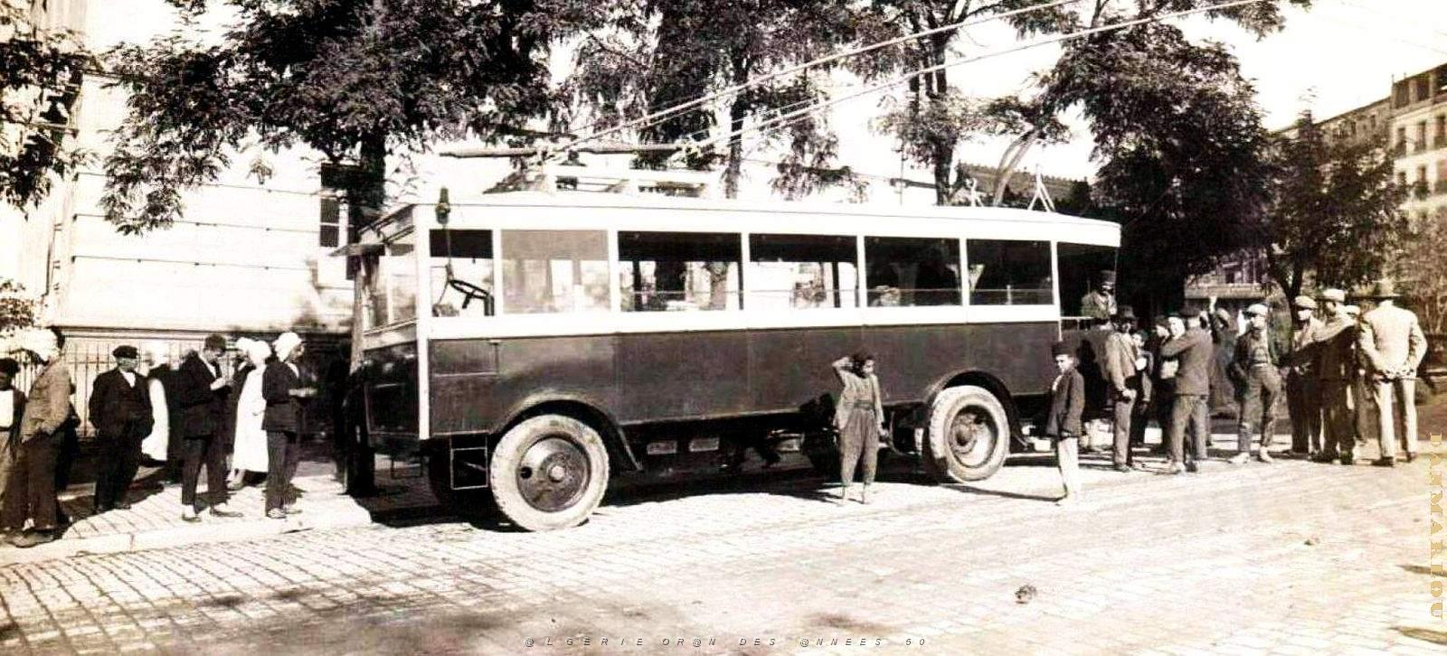 2533- Constantine - Place de la Breche - Trolley2 .jpg